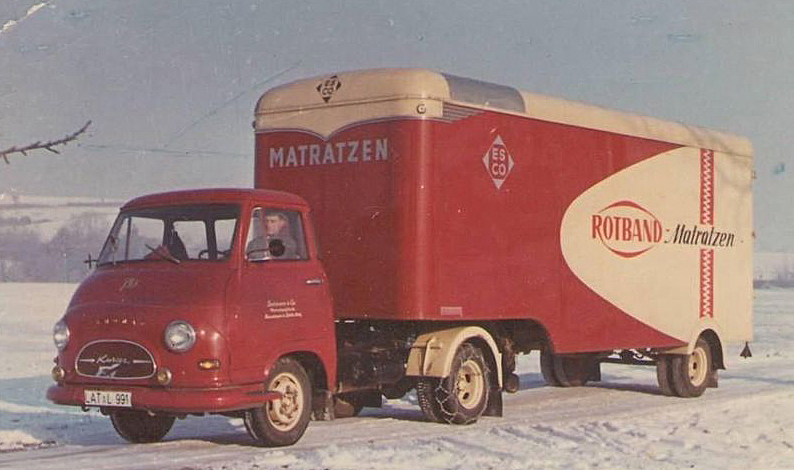 =Anno Domini: Hanomag Kurier-Sattelzug von ROTBAND-Matratzen unterwegs auf winterlichen Strassen