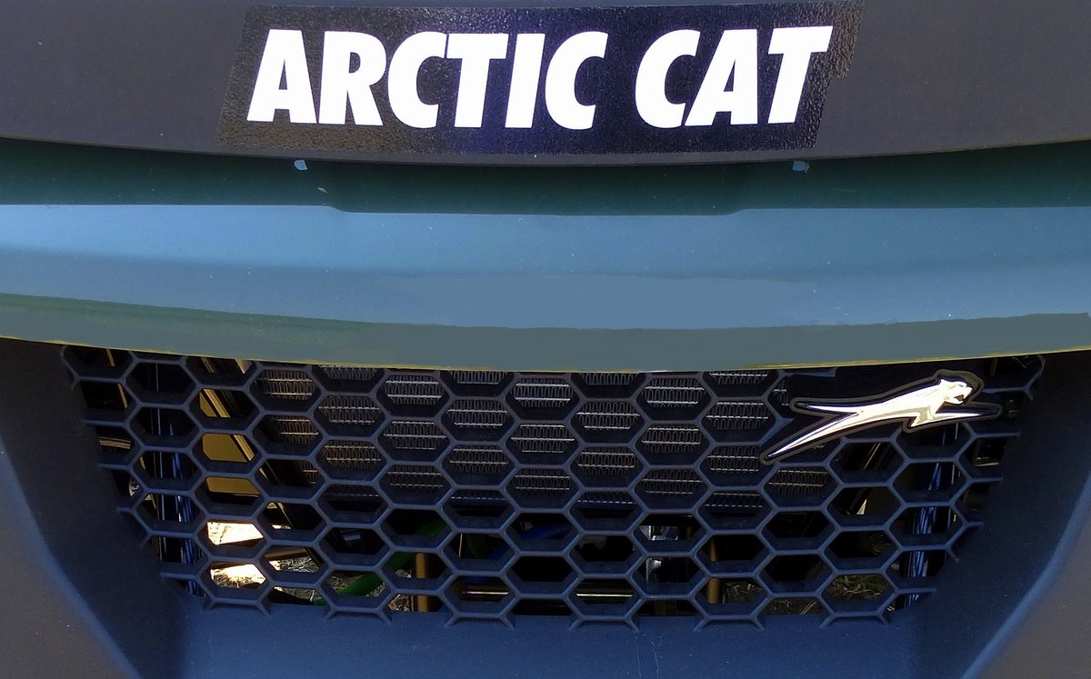 ARCTIC CAT, Schriftzug und Logo an der Front eines Quads, der US-amerikanische Hersteller von Quads und Schneemobilen wurde 1960 gegrndet, Okt.2016