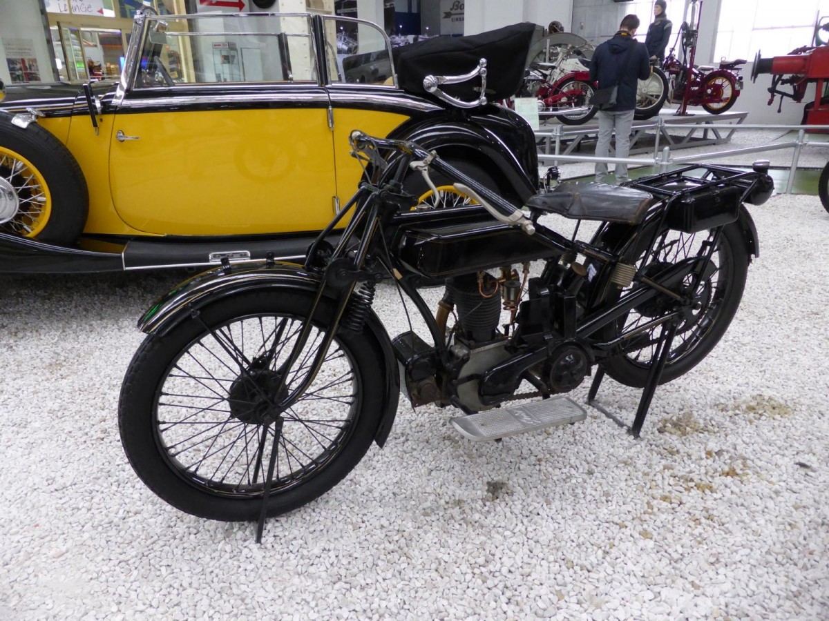 Ardie Tourenmodell im Technikmuseum Speyer am 02.11.2015 (Baujahr 1928, Leistung 9,5 PS, 484 cm³, 1 Zylinder)
