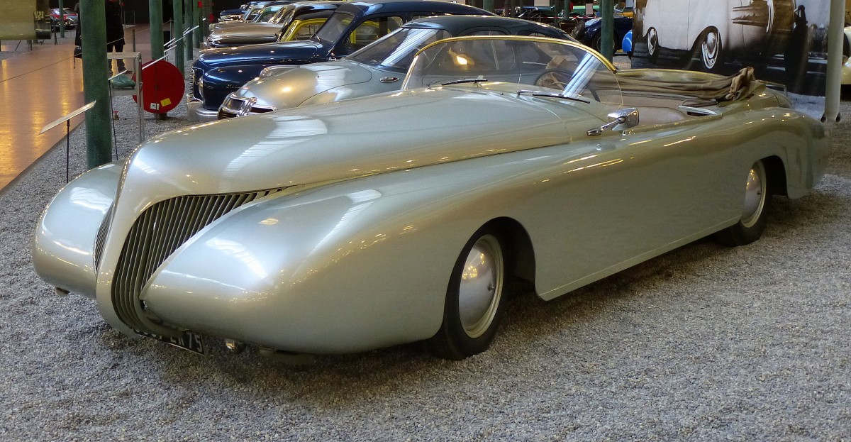 Arzens Cabriolet  Le Baleine  (der Wal), eine Einzelanfertigung des franzsischen Designers Paul Arzens, Baujahr 1938, 6-Zyl.Motor mit 3500ccm, Vmax. 160Km/h, Automobilmuseum Mlhausen, Nov.2013