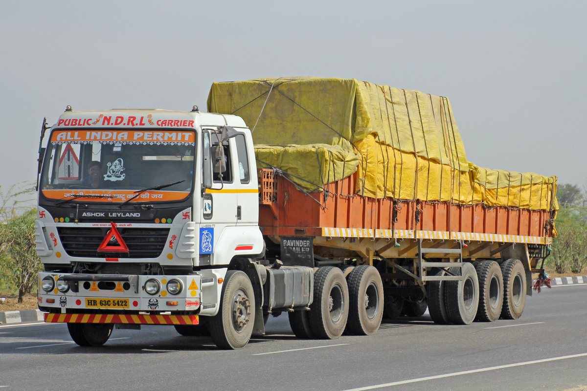 Ashok Leyland U4923, 17.Februar 2017, Jaipur Kishangarh Expressway, Rajasthan, Indien.