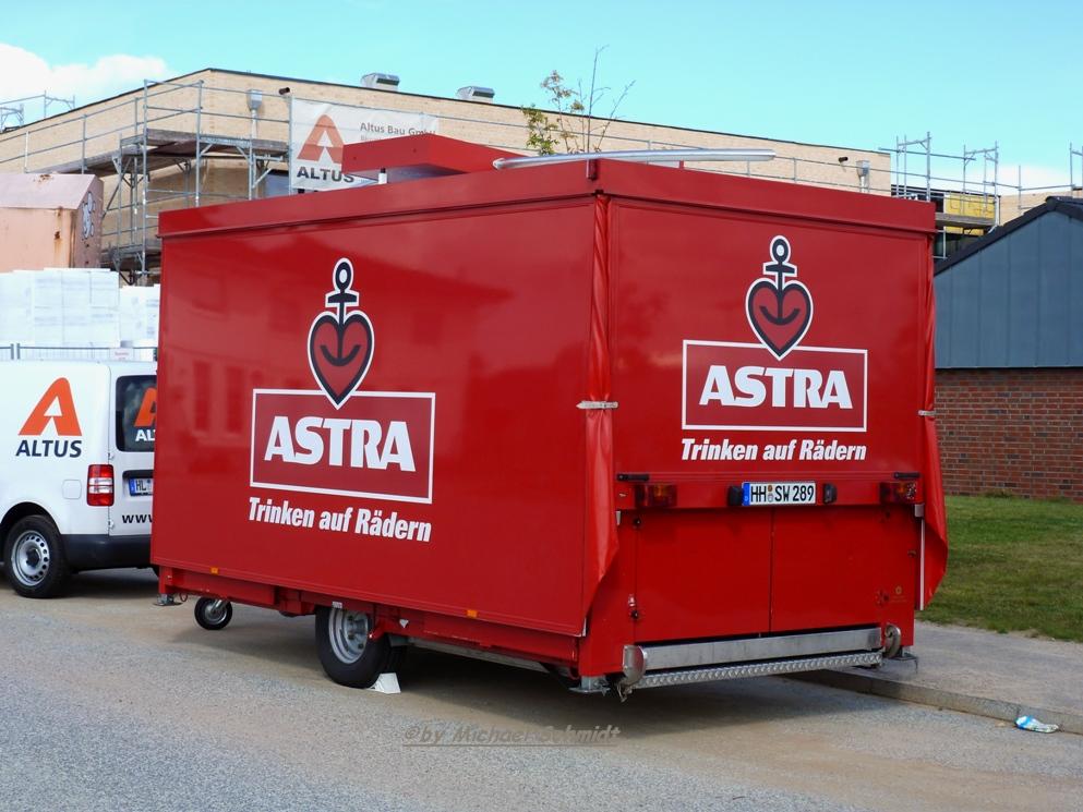ASTRA Brauerei roter Verkaufsanhnger Heckansicht in Travemnde am 09,03,2012

