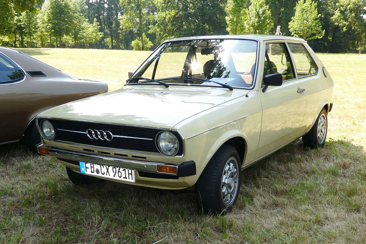 =Audi 50, ausgestellt bei Blech & Barock im Juli 2018 auf dem Gelände von Schloß Fasanerie bei Eichenzell