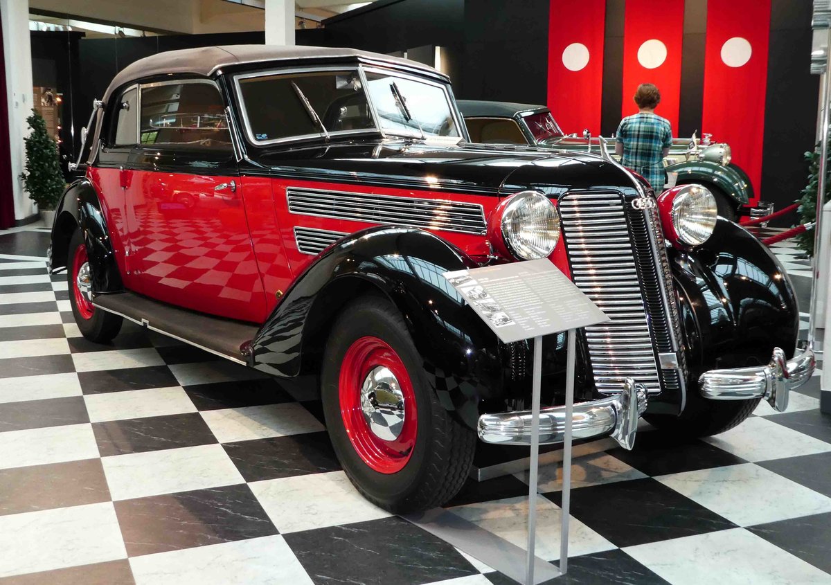 =Audi 920 Cabriolet, Bj. 1939, 3281 ccm, 75 PS, gesehen im August Horch Museum Zwickau, Juli 2016.