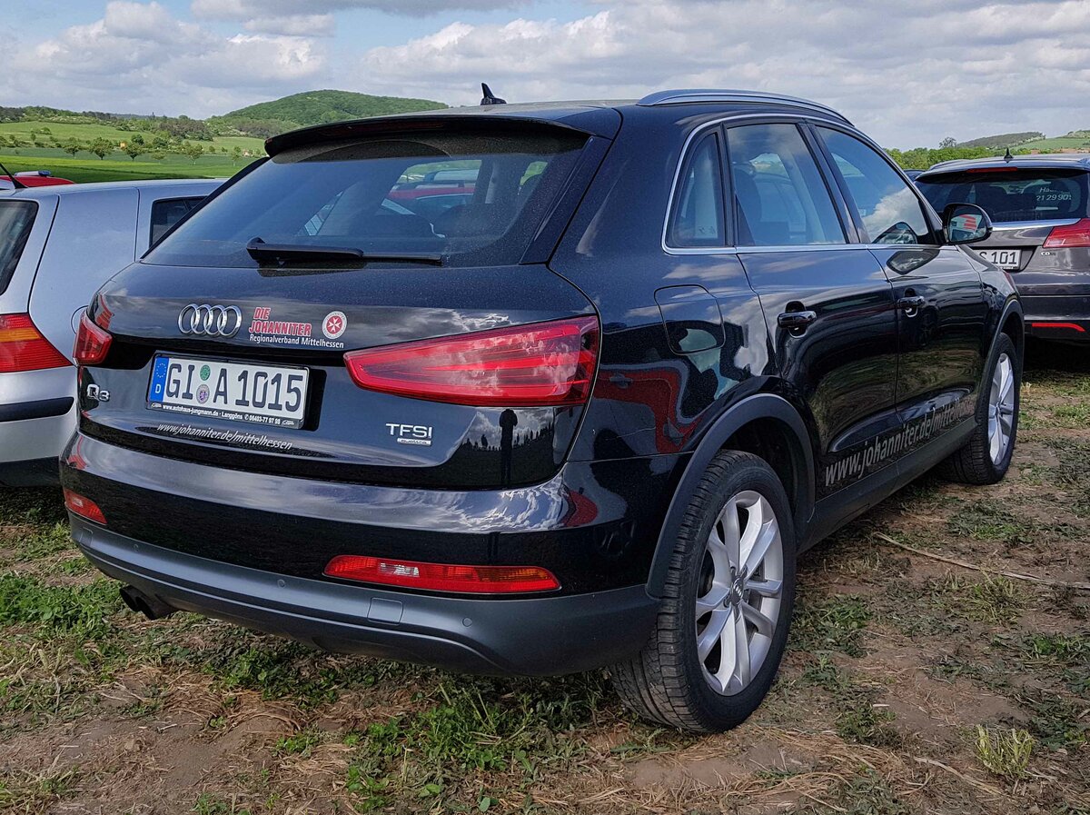 =Audi Q 3 der JOHANNITER RV MITTELHESSEN steht auf dem Parkplatz der RettMobil im Mai 2022