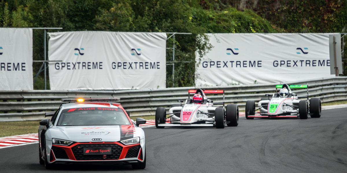 Audi R8 Leading car und Renault F2 Formelwagen auf dem Hungaroring beim Blacpain GT Series (September, 2019)