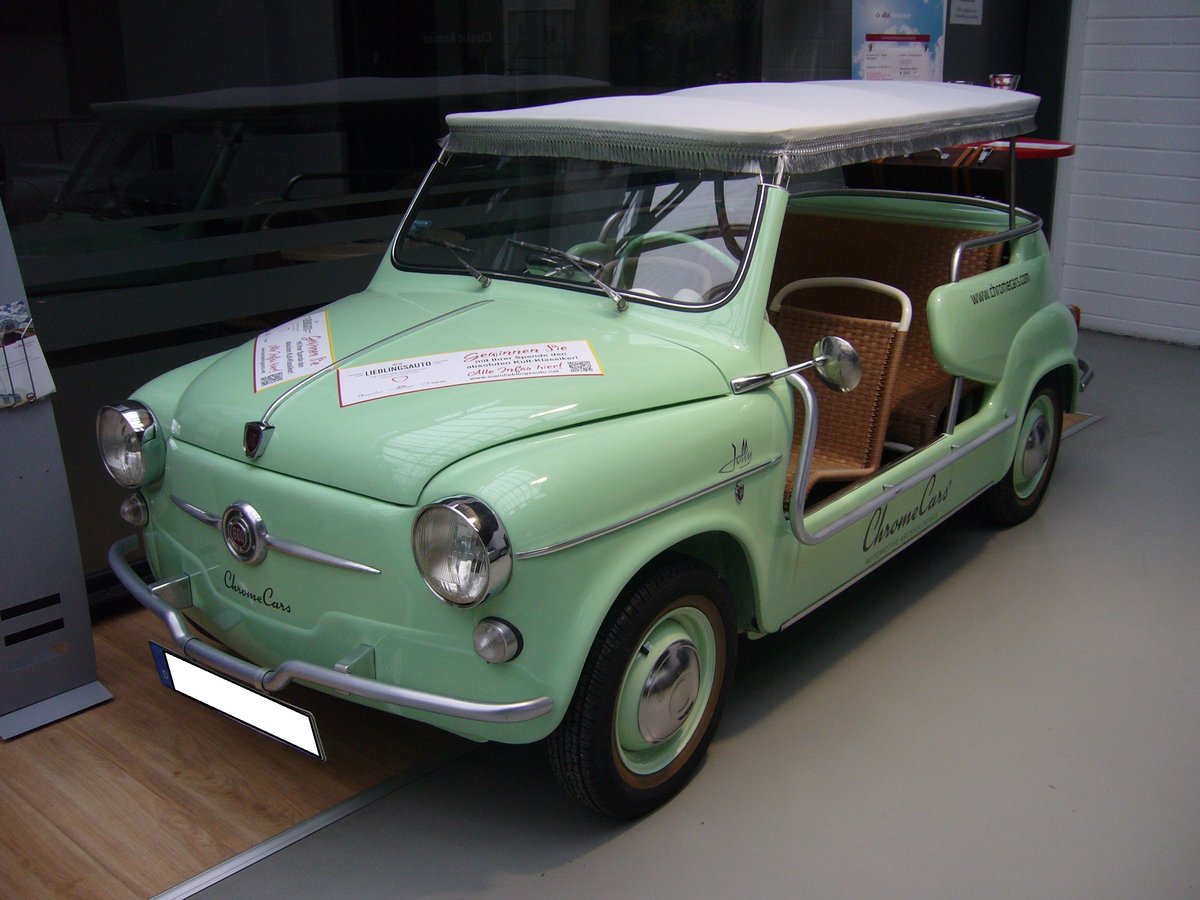 Auf der Basis des 1955 erschienen Fiat 600 wurden ab 1958 bei der Carrozzeria Ghia etliche 600´er zum Strandauto  Jolly  umgebaut. Der kleine Flitzer erfreute sich bei der High Society der 1950´er und 1960´er Jahre großer Beliebtheit. Prominente Besitzer waren z.B. der Reeder Onassis, Yul Brunner und Grace Kelly. Ein solcher Jolly kostete mehr als doppelt so viel, als ein normaler Fiat 600. Angeblich sollen heute noch ca. 100 Autos dieses Typs existieren. Classic Remise Düsseldorf am 02.02.2020.