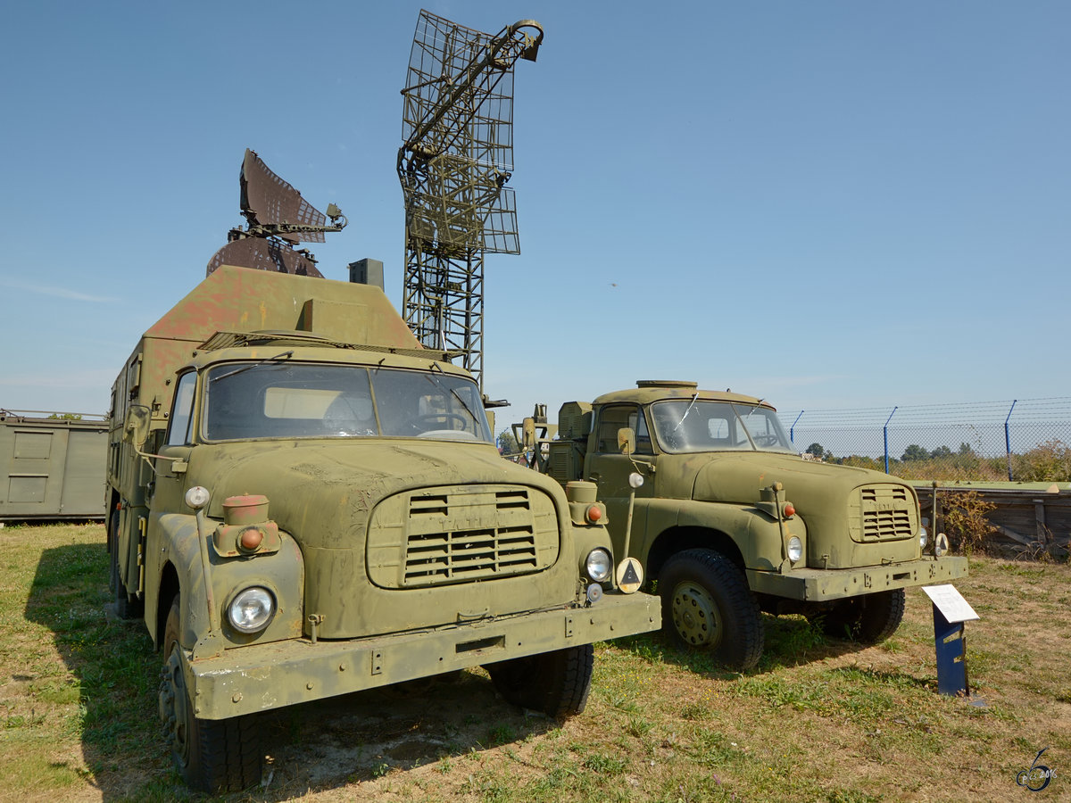 Auf einem Tatra 148  polnische Überwachungsradare im Museum der Polnischen Luftwaffe. (Deblin, August 2015)