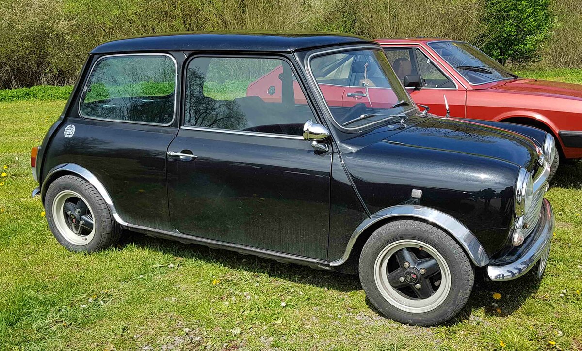 =Austin Mini, ausgestellt bei der Oldtimerveranstaltung in Frankenberg/Eder im Mai 2023