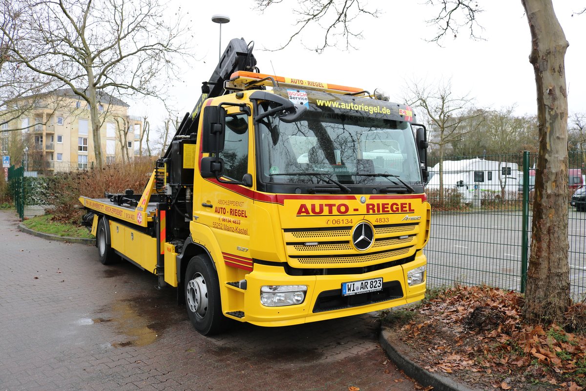 Auto Riegel Mercedes Benz Atego Abschlepper am 18.01.20 in Mainz