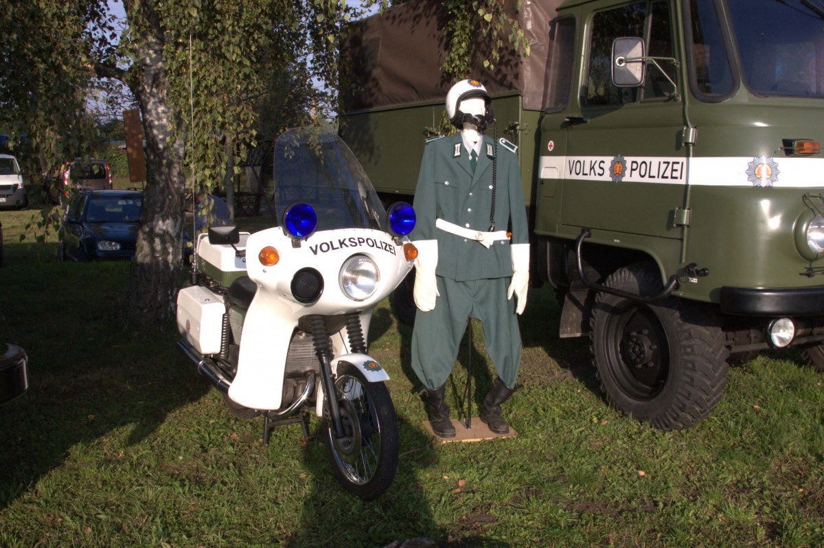 Beim Eisenbahnfest des Traditions BW in Staßfurt war am 24.09.2015 auch dieses Polizei Krad der Marke MZ ETZ 250 der DDR Volkspolizei ausgestellt.