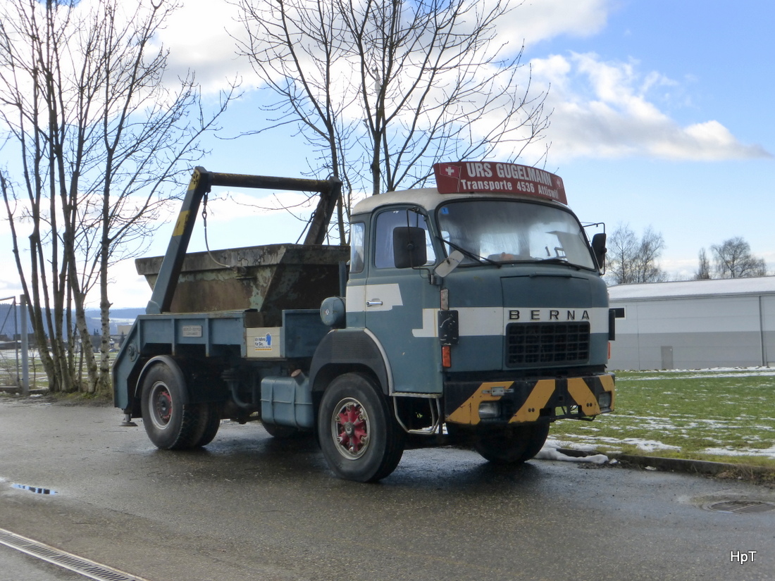 Berna Muldentransporter abgestellt in Wiedlisbach am 04.01.2015