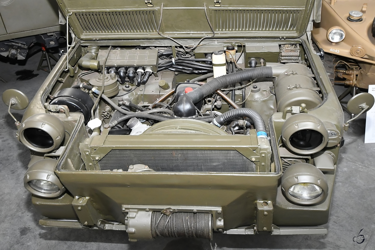 Blick in den Motorraum des  Europa-Jeeps , ein Prototyp der Firmen Hotchkiss, Büssing, Lancia (HBL) LKW 0,5t gls (4×4). (Wehrtechnische Studiensammlung Koblenz, August 2018)