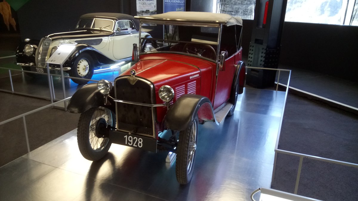 BMW 3/15 Cabriolet. 1928 - 1932. Der 3/15 war eine Lizenzfertigung des Austin Seven und wurde im BMW-Werk Eisenach montiert. Der wassergekühlte 4-Zylinderreihenmotor hat einen Hubraum von 749 cm³ und leistet 15 PS. Motorfahrzeugaaustellung auf der Franz-Josefs-Höhe am 30.08.2017.