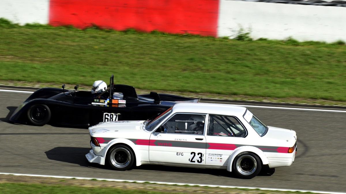 BMW 323i (1981), beim 47. AvD - Oldtimer Grand Prix, 9.-11. August 2019 / Nürburgring, Rennen4, Revival Deutsche Rennsport-Meisterschaft 1972 - 1981. Aufnahme 10.8.2019 von einer Zuschauer- Tribühne