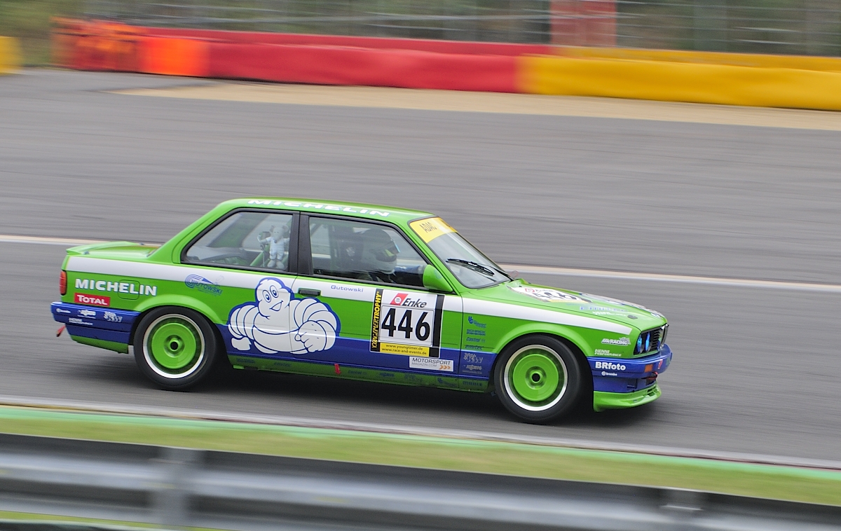 BMW 325i E30, Nr. 446,  mitgezogen wärend des YT Rennen 2 beim Youngtimer Festival Spa am 19.7.2015