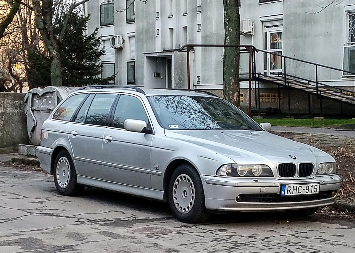 BMW 5 Touring (e39), gesehen in Pécs (Ungarn), Januar, 2020