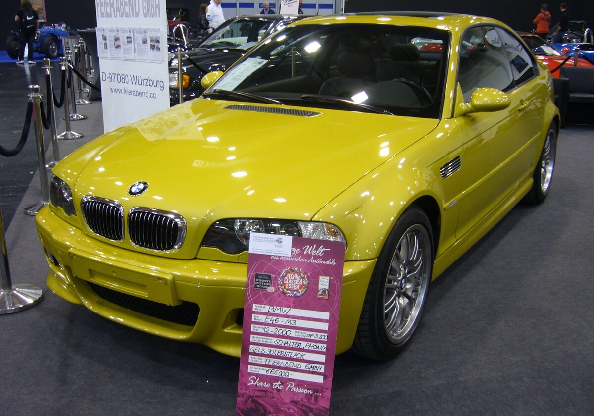 BMW E46 M3 Coupe aus dem Jahr 2000 im Farbton phönixgelb. E46 wurde die vierte Baureihe des  3´er BMW genannt. Die Baureihe stand in der Limousinenversion ab Frühjahr 1998 bei den Vertragshändlern. Ein Jahr später war auch eine Coupeversion lieferbar. Ab Juni 2000 konnte dann auch das sportliche M3 Coupe bestellt werden. Angetrieben wird dieses Coupe von einem Sechszylinderreihenmotor mit einem Hubraum von 3246 cm³ und einer Leistung von 343 PS. Die Höchstgeschwindigkeit gaben die BMW-Werke mit 250 km/h an. Essen Motorshow am 06.12.2023.