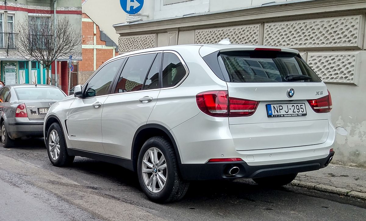 BMW X5 der zweiten Generation Rückansicht. Foto: November 2020.
