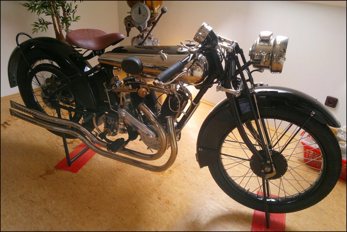 Brough Superior  Old Bill  740 ccm, das British Motorrad stammt von 1923. Motomuseum Pavlikov beim Rakovnik. 2016:07:30