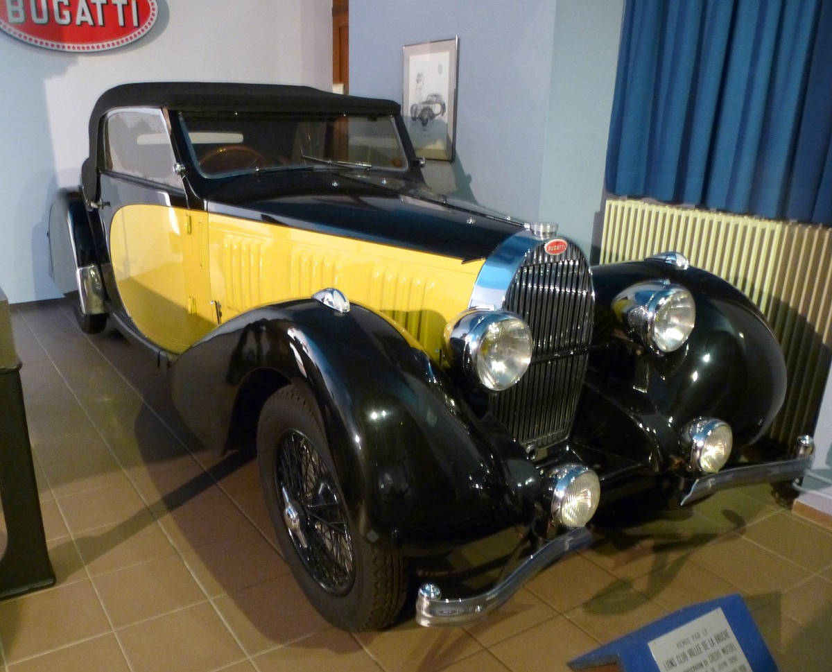 Bugatti 57 Cabriolet von 1936, steht im Bugatti-Museum in Molsheim/Elsa, Sept.2015
