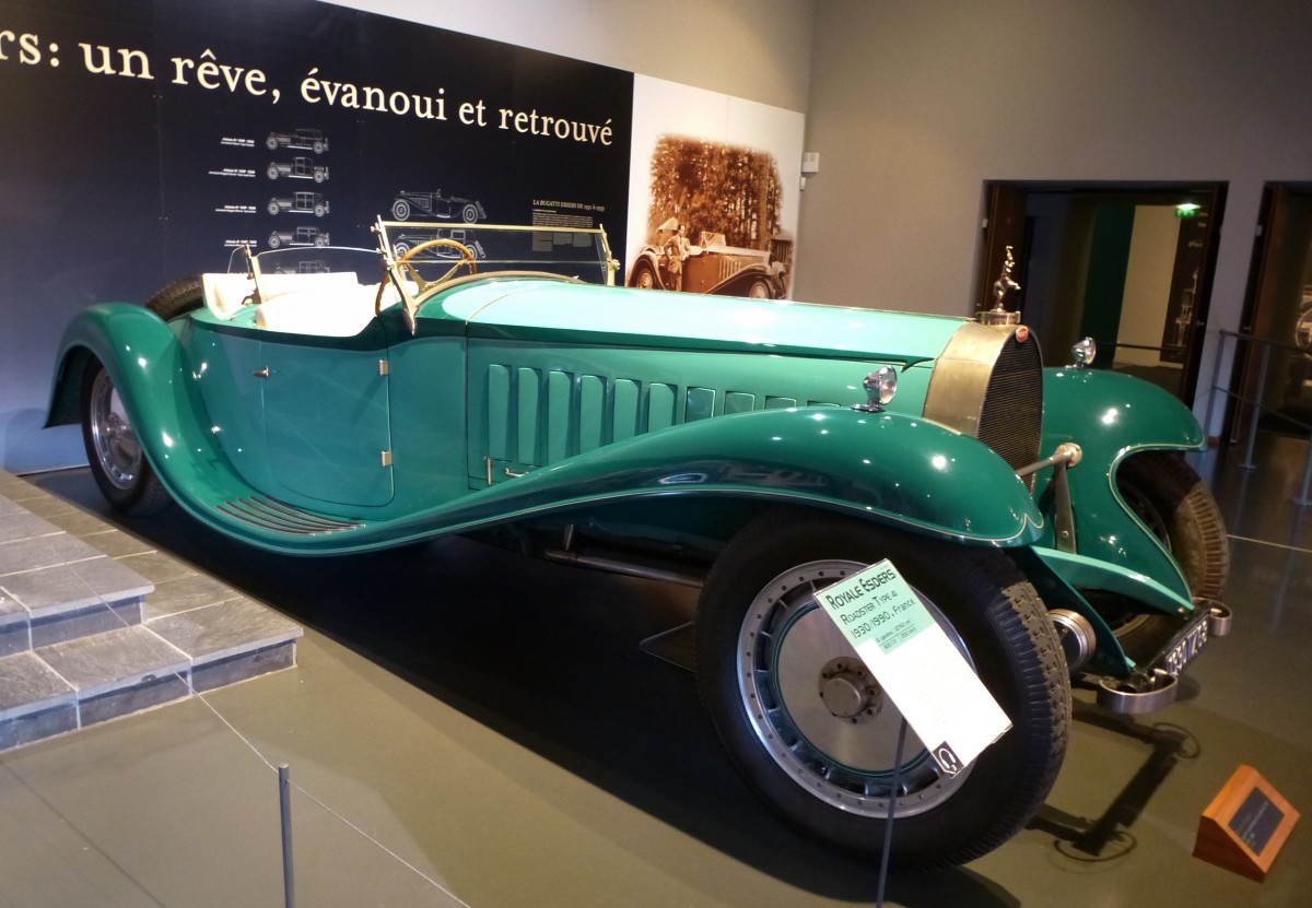 Bugatti Typ 41, eine Nachbildung des Royale Esders, 8-Zyl.Motor mit 12760ccm und 300PS, Vmax.200Km/h, Automobilmuseum Mlhausen, Nov.2013