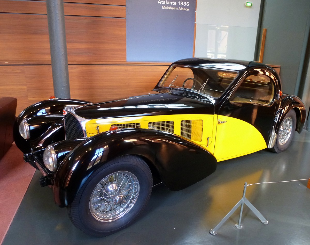 Bugatti Typ 57SC, Baujahr 1936, 8-Zyl.Motor mit 3257ccm und 200PS, Vmax.215Km/h, Automobilmuseum Mlhausen, Nov.2013
