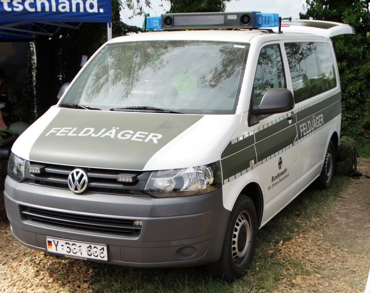 Bundeswehr Feldjäger VW T5 am 16.06.17 auf dem Hessentag in Rüsselsheim