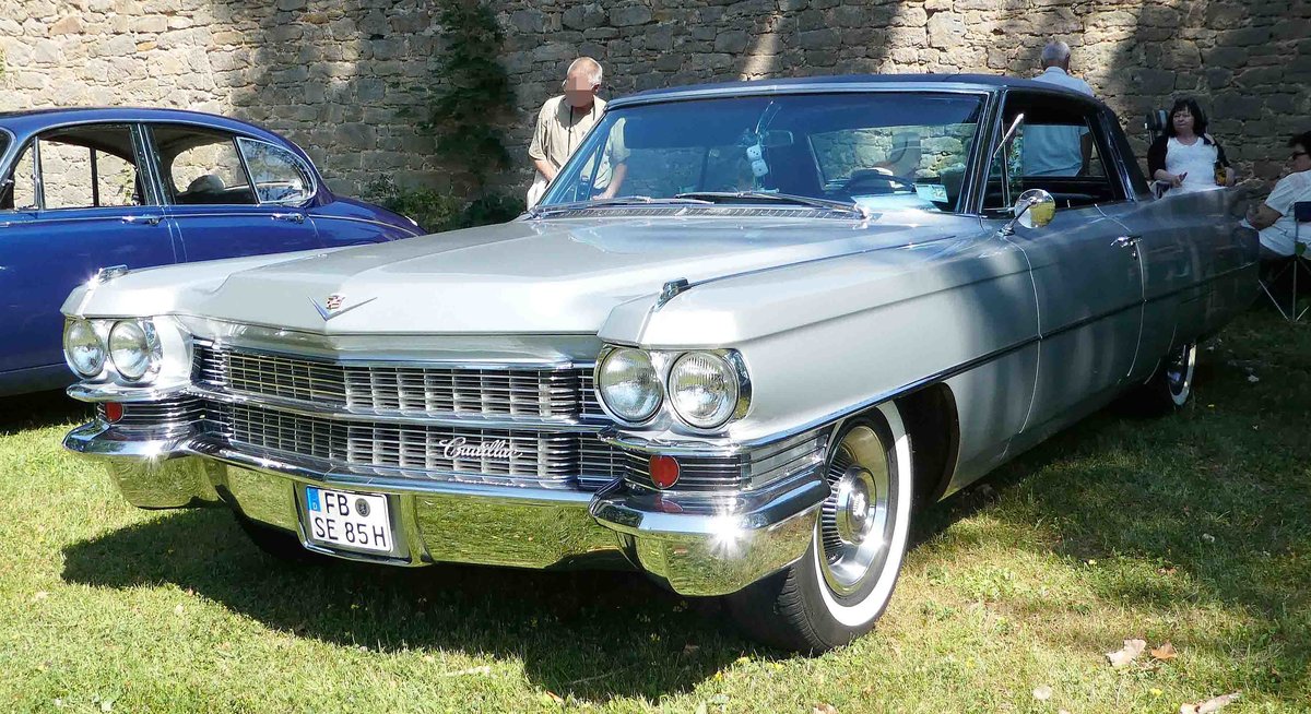 =Cadillac Coupe de Ville, Bj. 1963, 6.3 l, 325 PS, ausgestellt bei Blech & Barock im Juli 2018 auf dem Gelände von Schloß Fasanerie bei Eichenzell