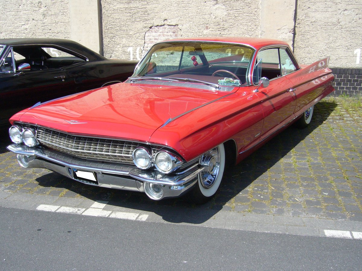 Cadillac Coupe DeVille des Modelljahres 1961. Der V8-motor hat einen Hubraum von 6382 cm³ und leistet 330 PS. Primers 4th run am 2505.2017 in Krefeld.