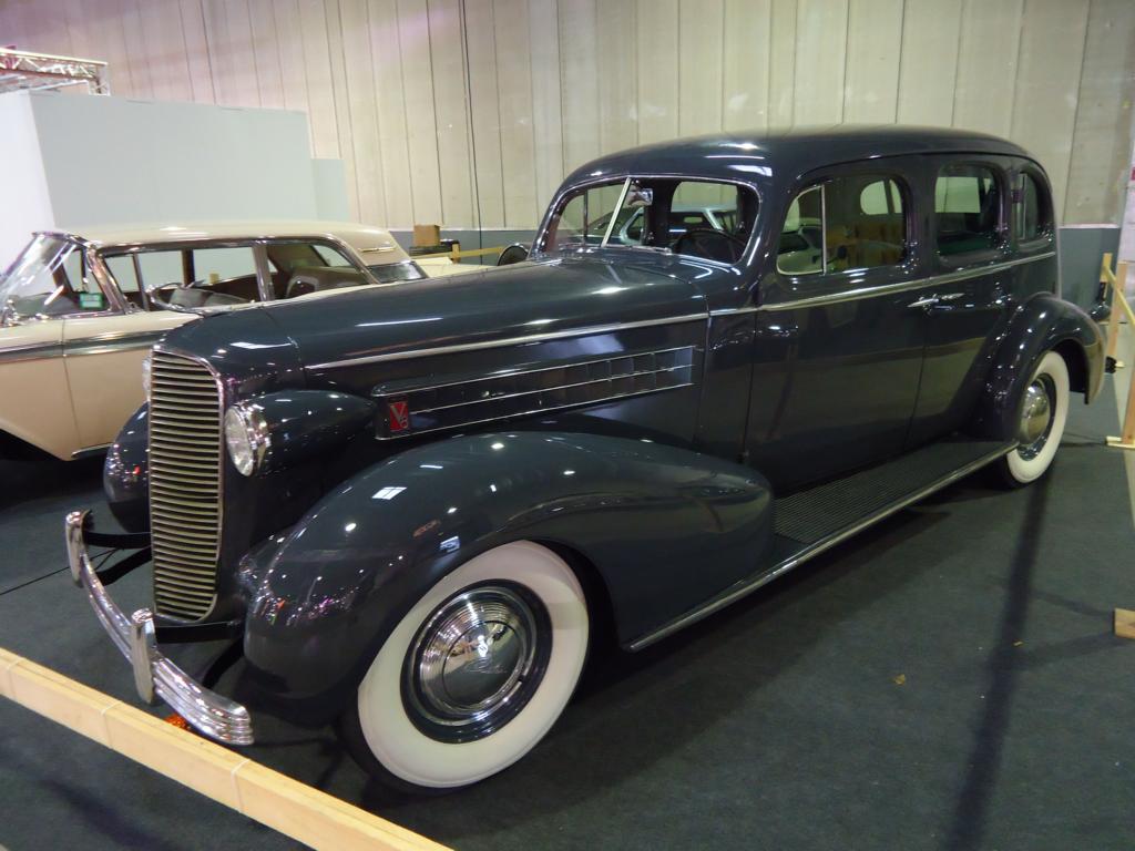 Cadillac Fleetwood V 8 auf der International Motor Show in Luxembourg, 20.11.2015