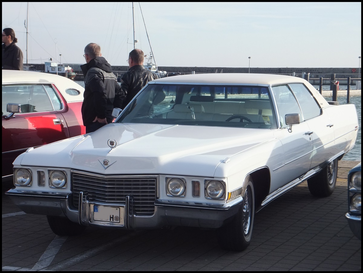 Cadillac im Stadthafen Sassnitz am 31.10.2013