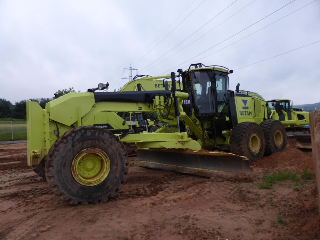 Caterpillar 16M eingesetzt beim Bau der Ortsumgehung Konz-Könen, 21.06.2015