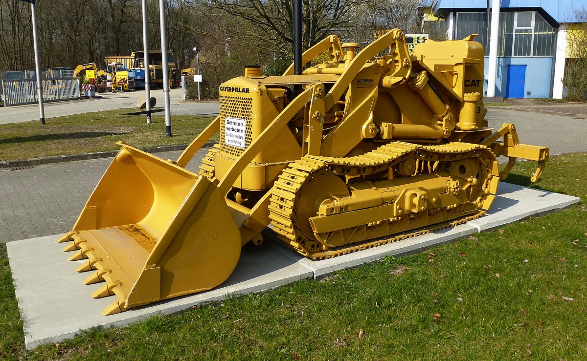 Caterpillar 933, abgestellt als technisches Denkmal, Mrz 2014