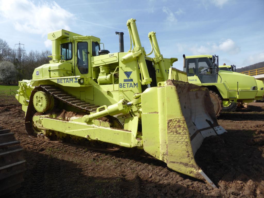 Caterpillar D9L wird eingesetzt beim Bau der Ortsumgehung Konz-Könen (12.04.2015)