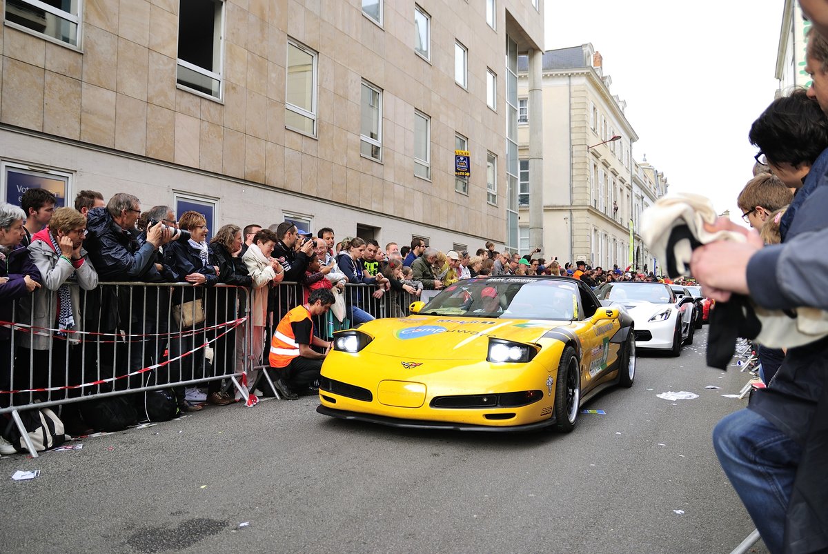 Chevolet Corvette (C5), in der Innenstadt von Le Mans, Fahrerparade am 17.6.2016