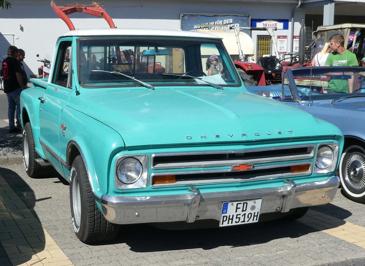=Chevrolet C 10 gesehen bei der Oldtimerveranstaltung der  Alten Zylinder  in Hilders, Juni 2019