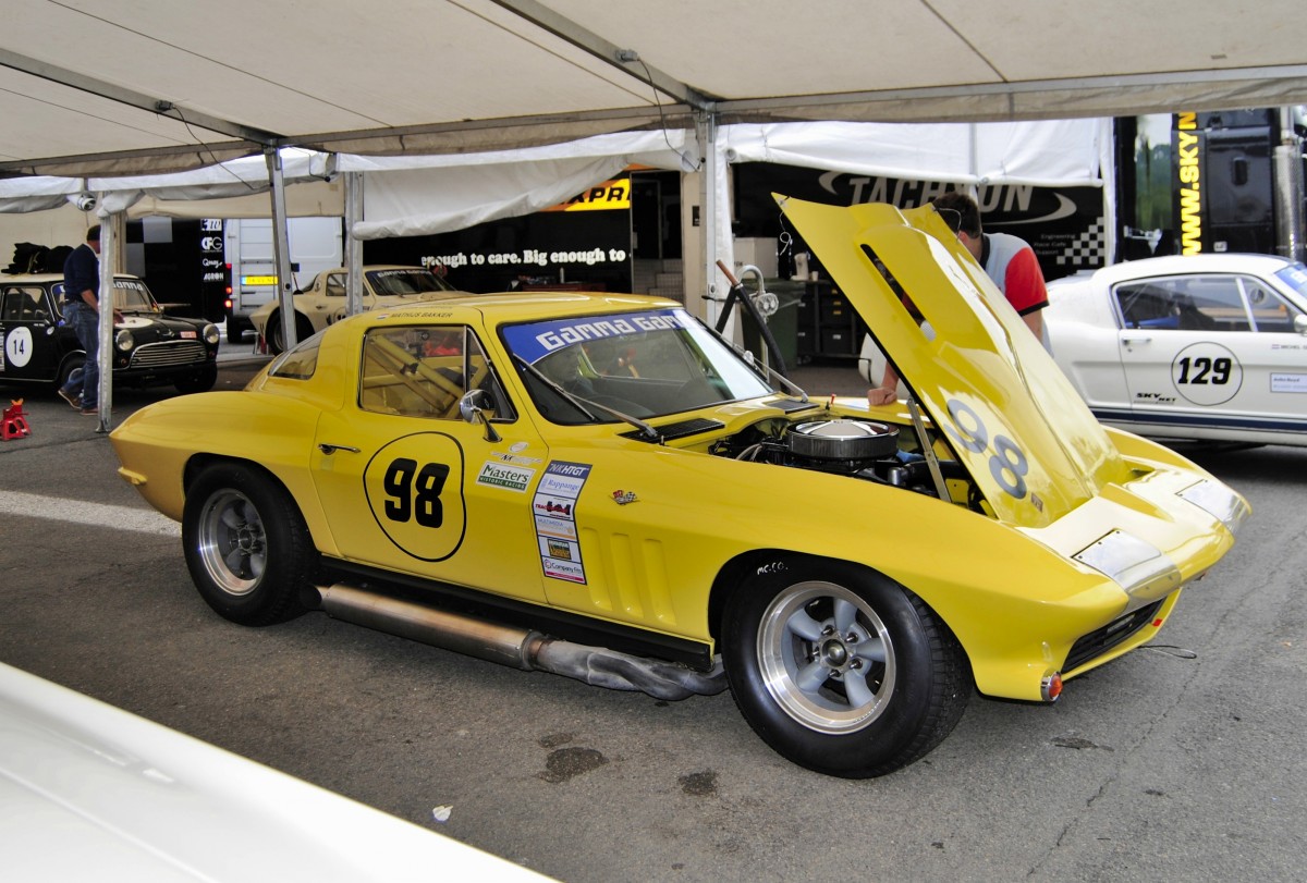 CHEVROLET Corvette Bj.:1965 vor und nach den Rennen mu geschraubt werden.
Auch am 15.06.2013 in Spa Francorchamps