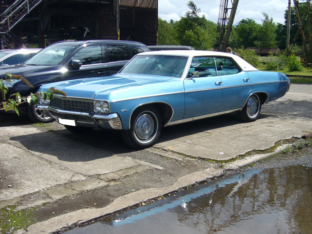 Chevrolet Impala fourdoor Sedan des Modelljahres 1970. Diese, im Farbton astro blue lackierte Limousine, hat einen V8-motor, der aus 6555 cm³ Hubraum 355 PS leistet. Altmetall trifft Altmetall am 23.07.2017 im LaPaDu.