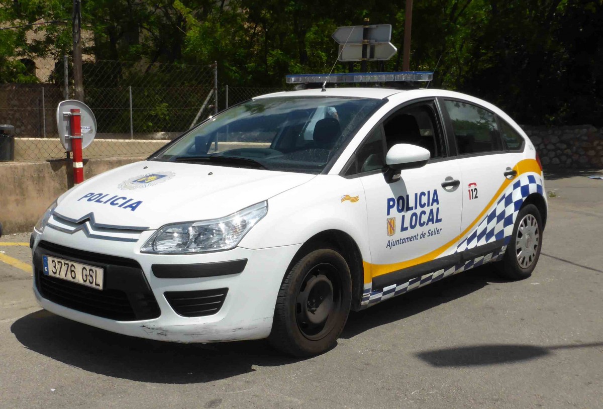 Citroen der Policia Local abgestellt in Soller/Mallorca im Mai 2014