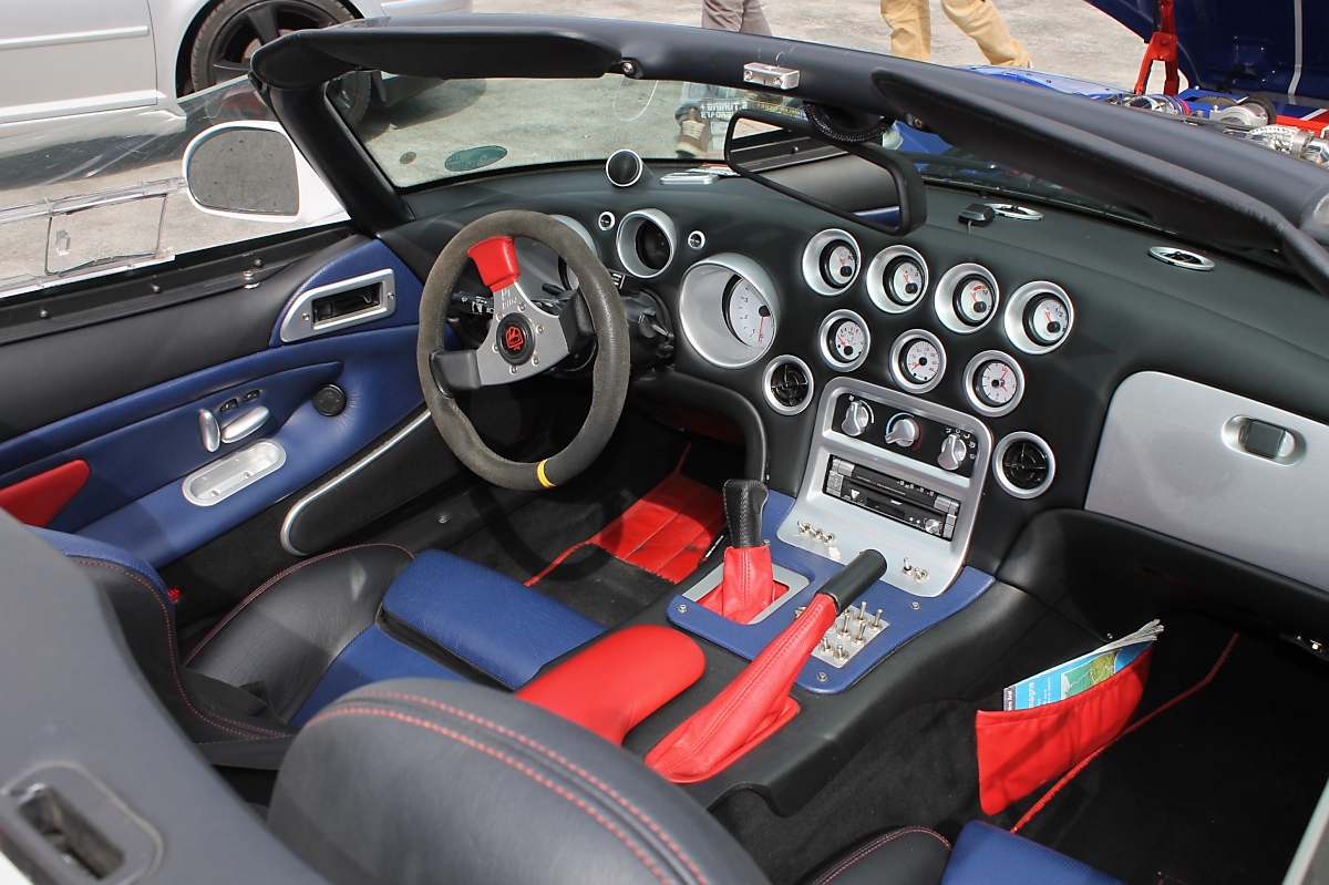 Cockpit der Dodge Viper bei den Grefrath Tuning Days, 11.8.2013 