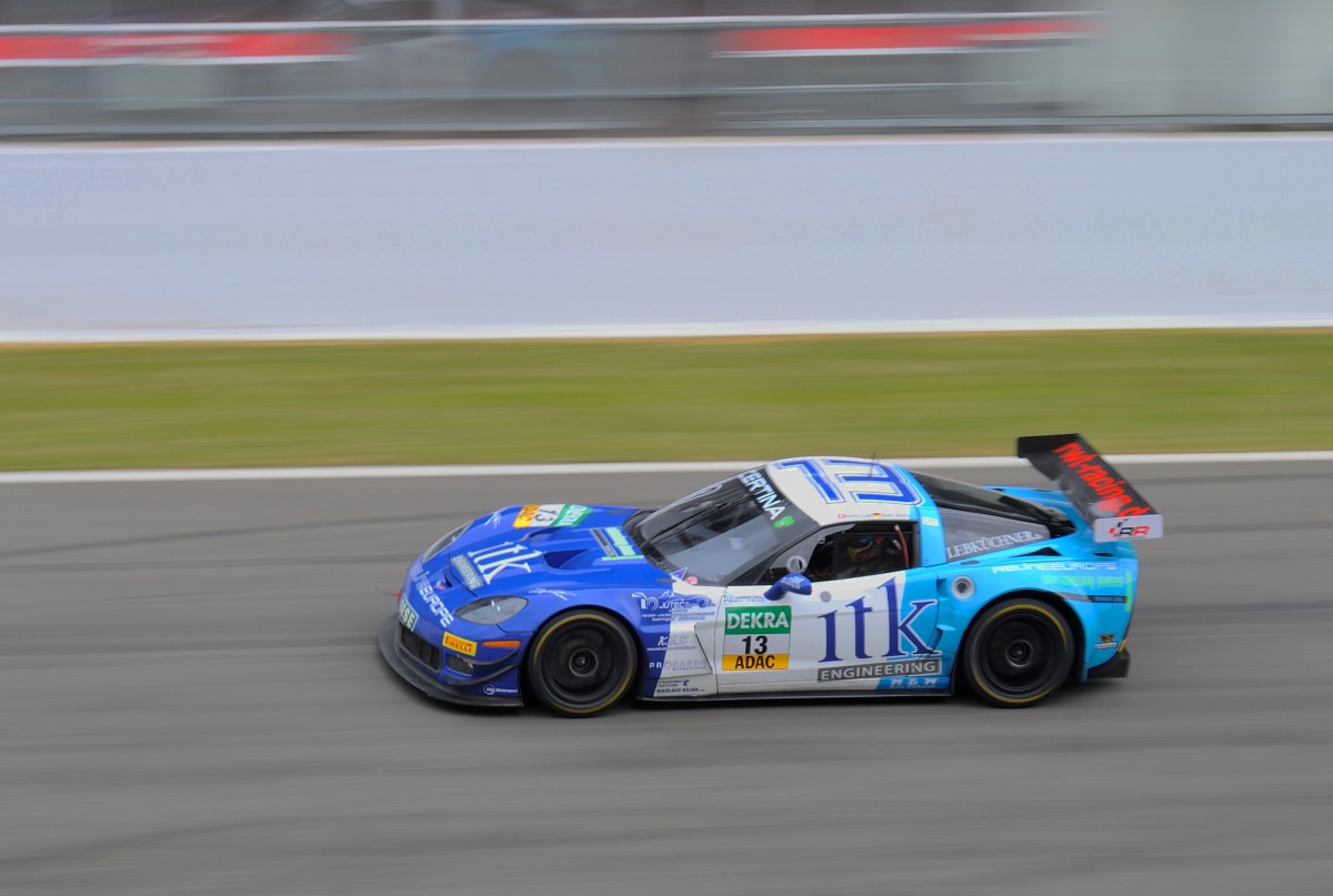 Corvette Z06.R GT3, RWT RacingTeam auf der Start & Zielgeraden bei 1/40 mitgezogen,  ADAC GT Masters Rennen in Spa Francorchamps am 20.6.2015