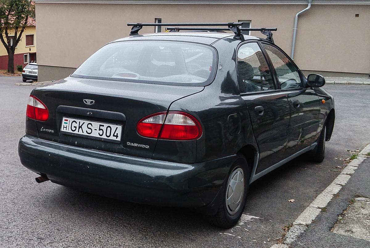 Daewoo Lanos Sedan, Rückansicht (Pécs, Ungarn, Oktober 2019).