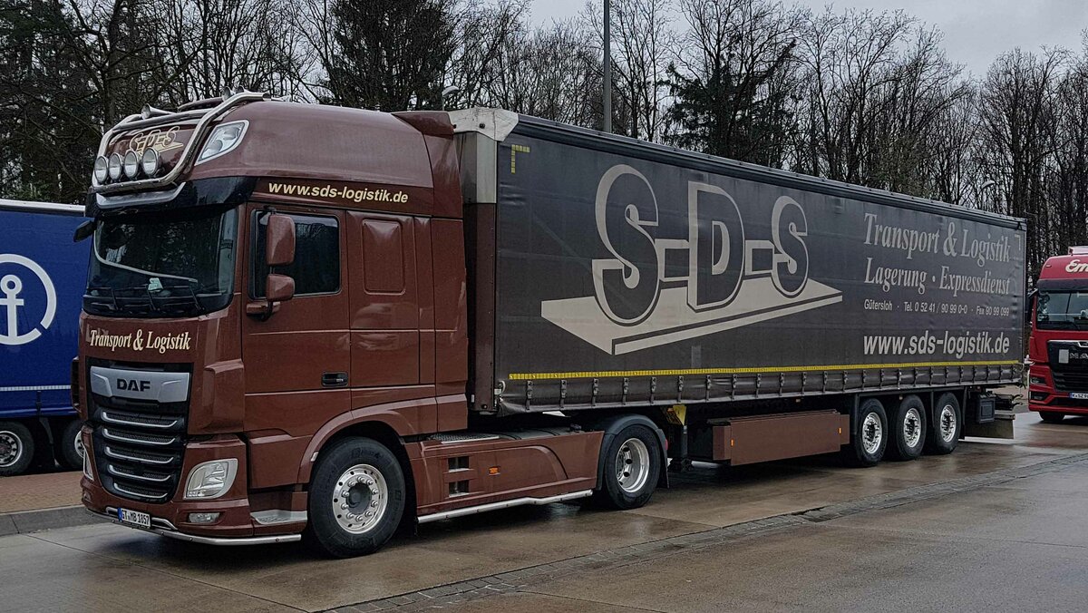 =DAF-Sattelzug von SDS-Logistics rastet im April 2023 an der A 7