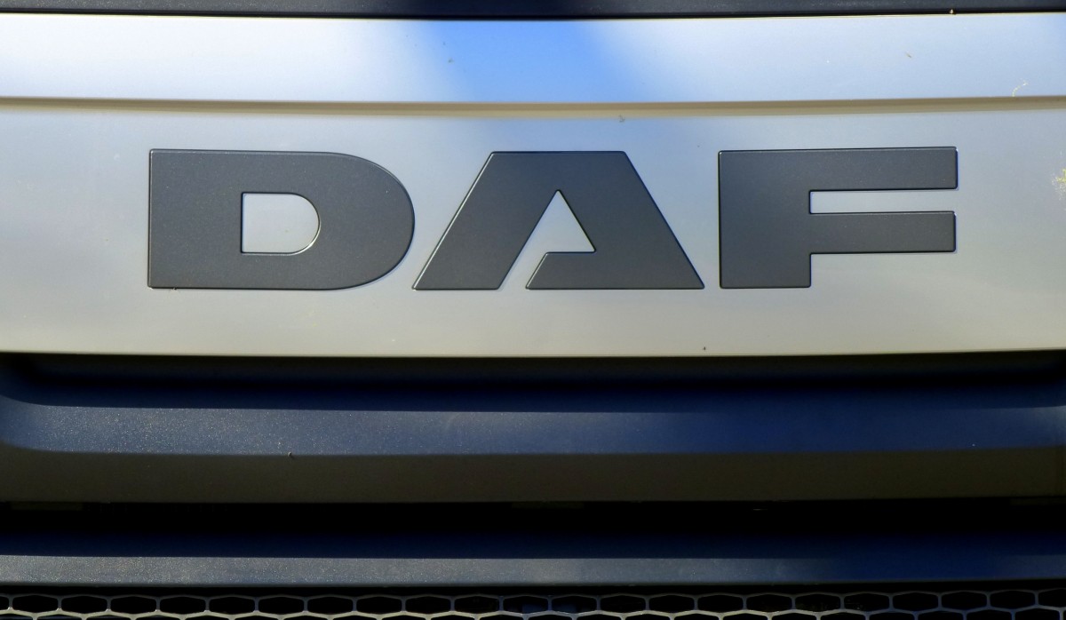 DAF, Schriftzug am LKW-Khler, steht fr Doorne's Automobiel Fabriek, niederlndischer LKW-Produzent, baute von 1958-75 auch PKW, Mrz 2014