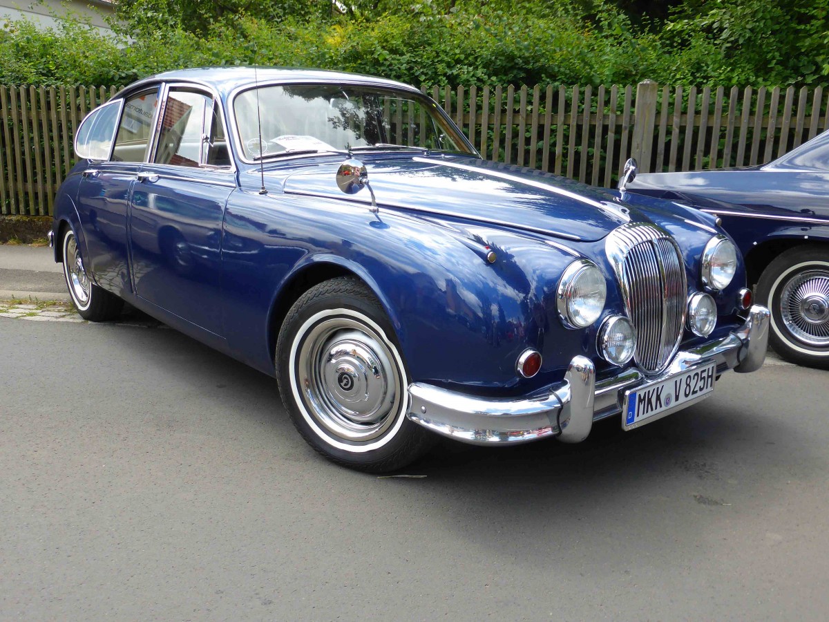 Daimler Jaguar, Bj. 1965, steht bei den Fladungen Classics 2014