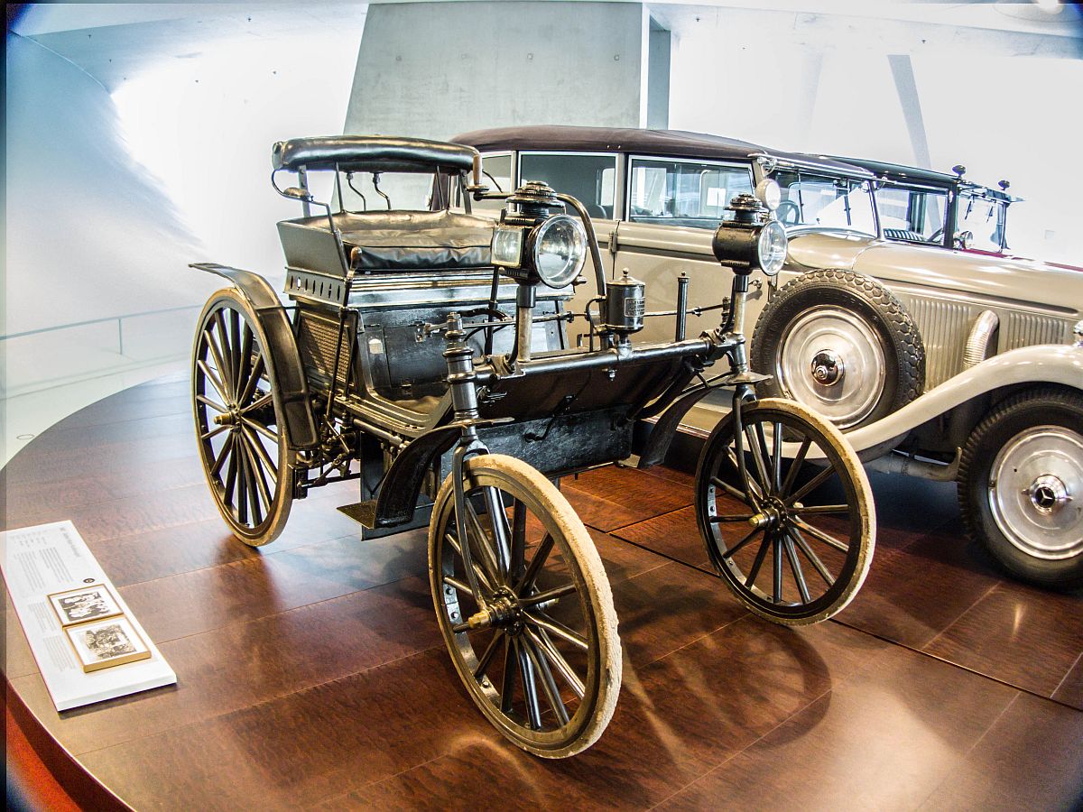 Daimler Motor-Straßenwagen aus dem Jahr 1892. Käufer war der Sultan von Marokko! Foto: 30.11.2012 Mercedes-Benz Museum.