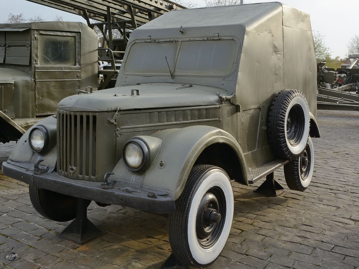 Das Mehrzweck–Militärfahrzeug GAZ-69 im Nationalen Museum der Geschichte der Ukraine im 2. Weltkrieg. (Kiev, April 2016)