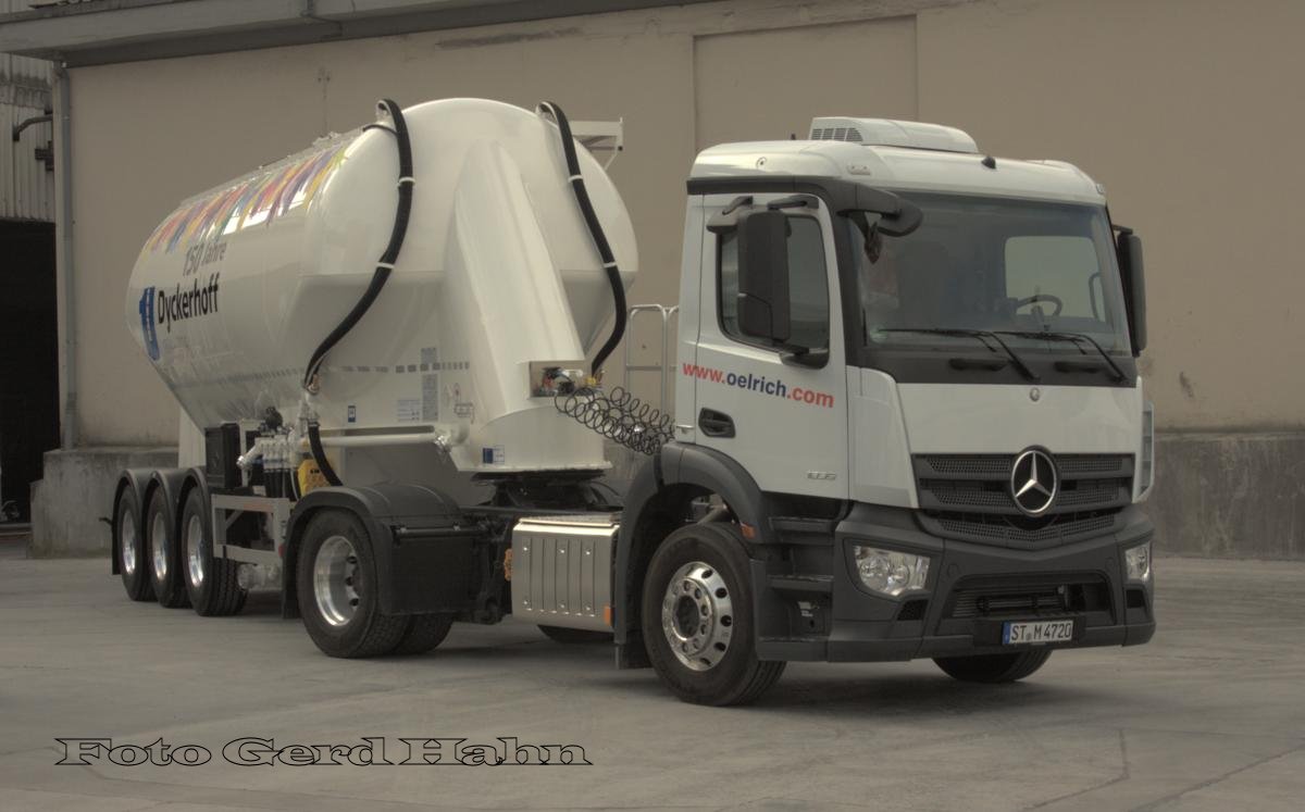 DB 1835 Sattelzugmaschine mit Zement Transport Auflieger am Tag der offenen Tür 
im Buzzi Zementwerk Lengerich ehem. Dyckerhoff am 13.9.2014.