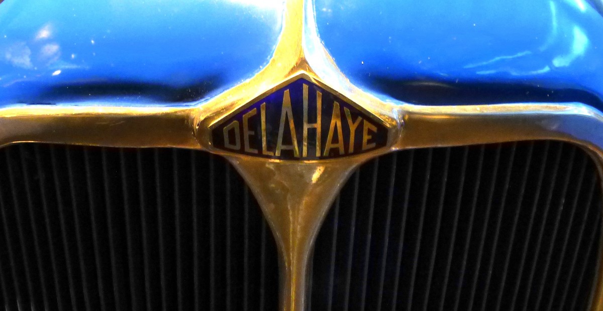 DELAHAYE, Khleremblem an einem Oldtimer-PKW von 1948, die franzsische Firma bestand von 1894-1957, Nov.2015